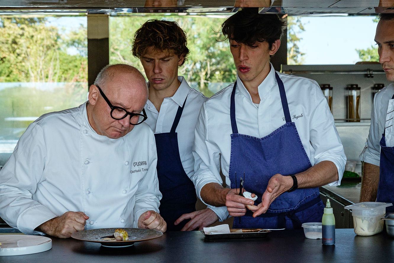 Lo chef bis/stellato Gaetano Trovato alla masterclass in Carico Academy