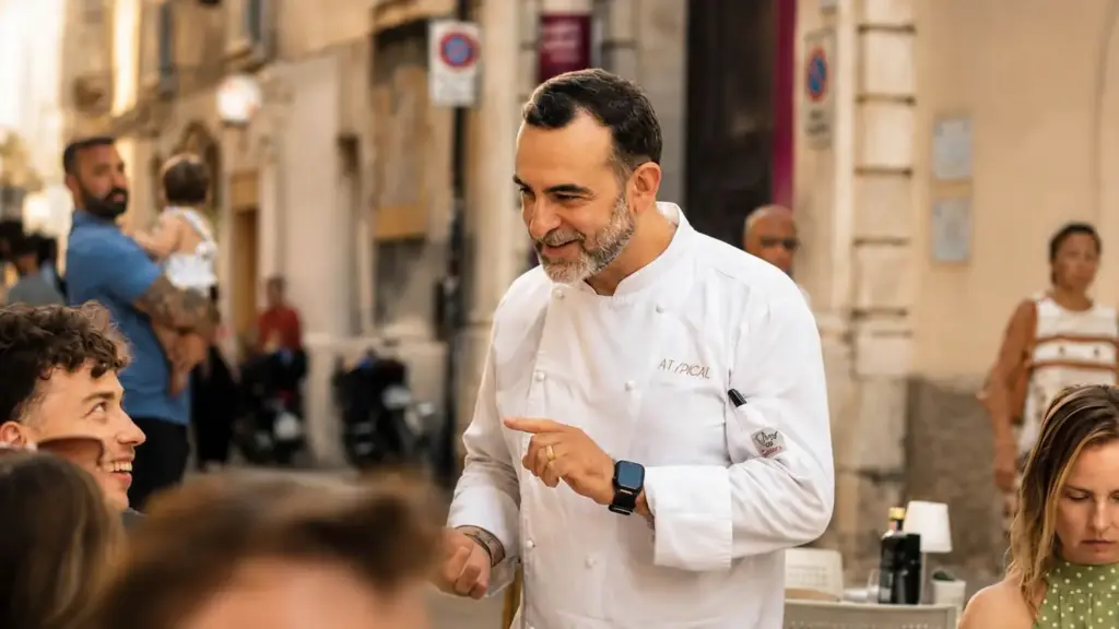 Ha un anno e più “Atypical” il luogo di Monopoli (Bari) dove lo chef Massimo Sollai ha fatto nascere un progetto che ci piace